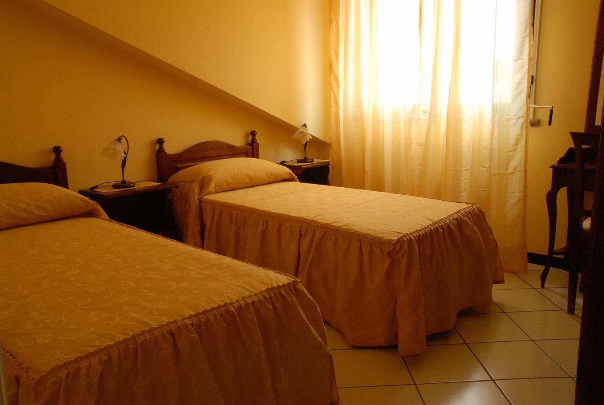 Ai Tre Parchi Bed And Bike Bed & Breakfast Randazzo Exterior photo