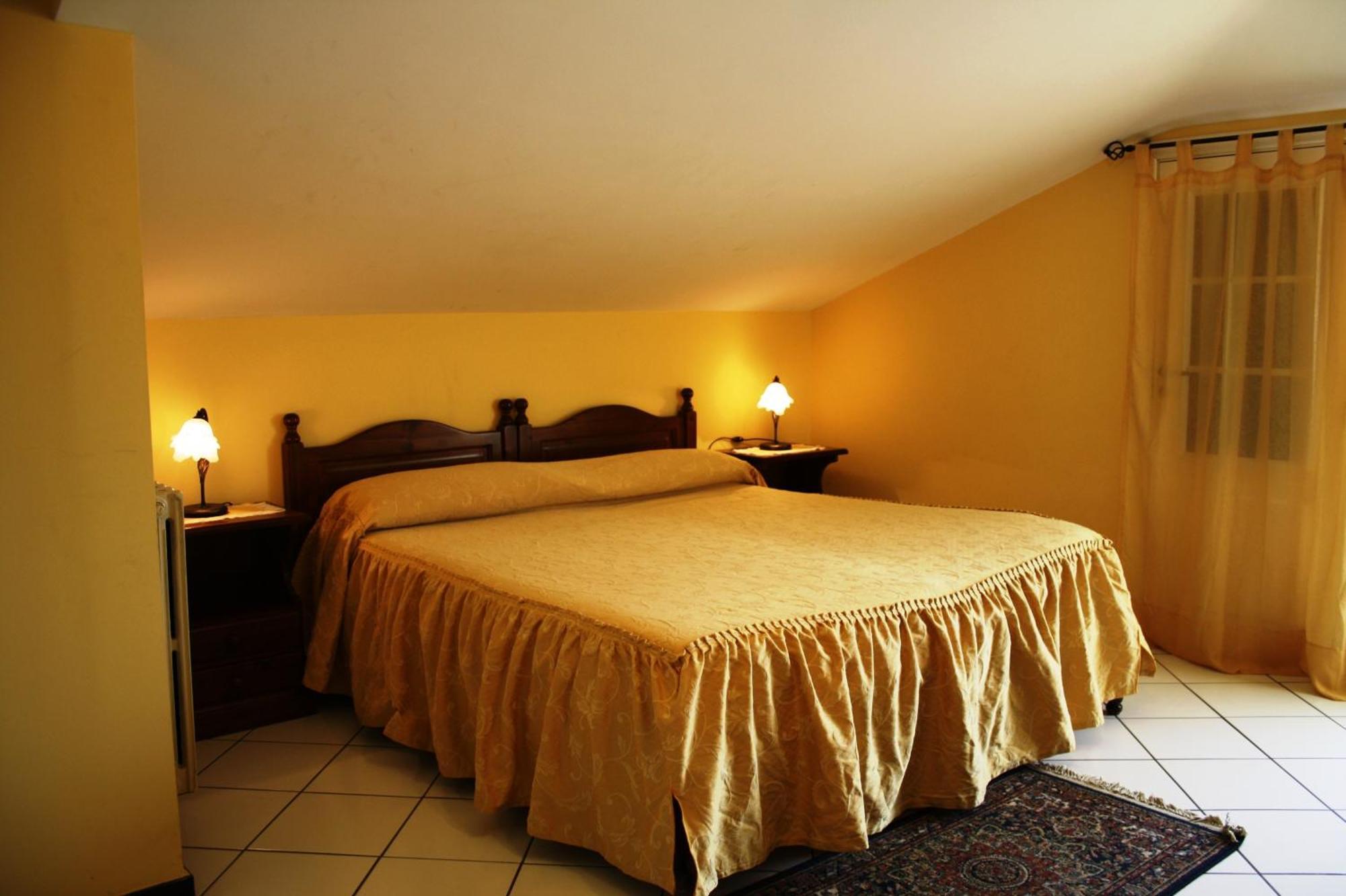 Ai Tre Parchi Bed And Bike Bed & Breakfast Randazzo Room photo