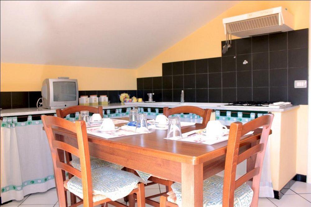 Ai Tre Parchi Bed And Bike Bed & Breakfast Randazzo Exterior photo