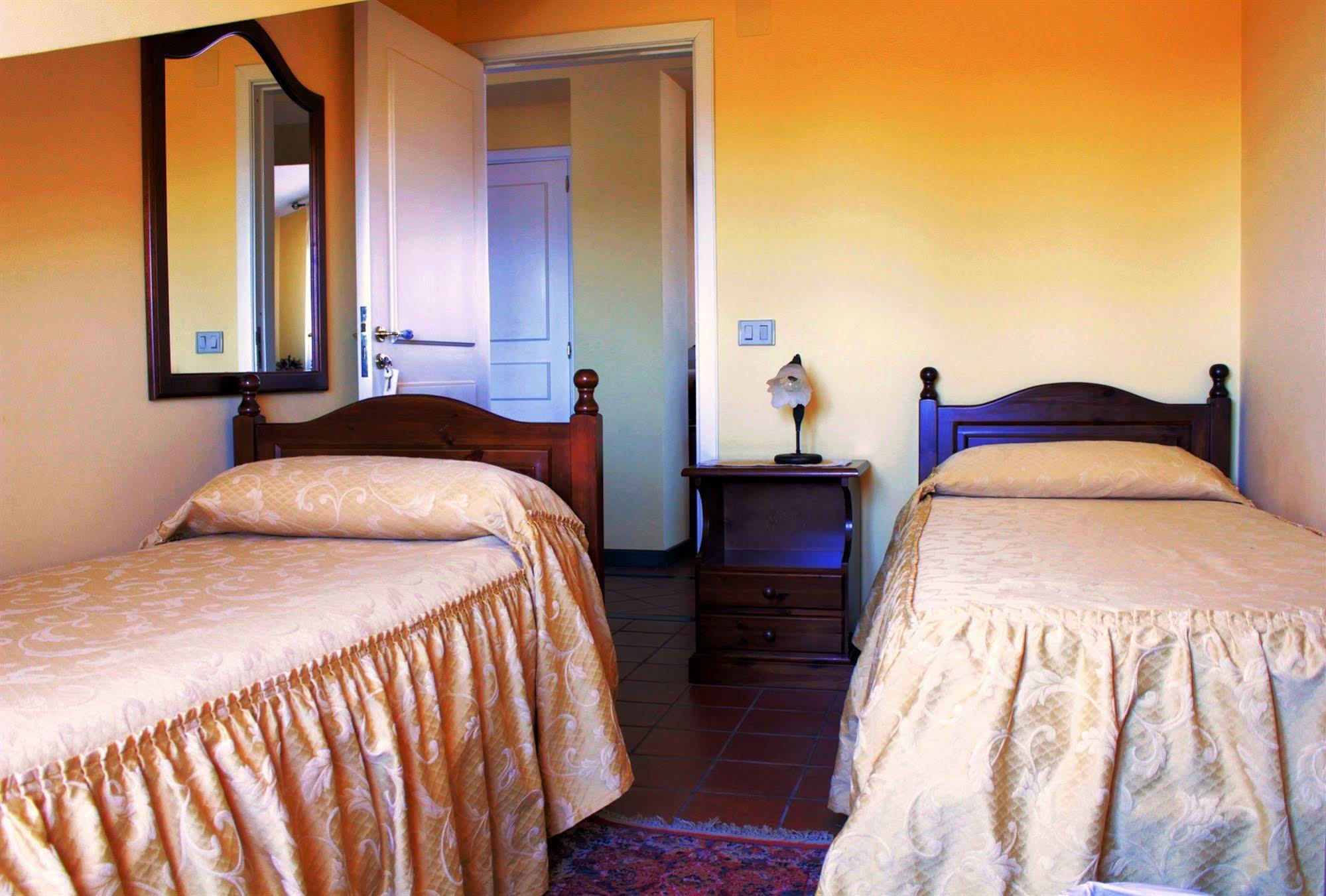 Ai Tre Parchi Bed And Bike Bed & Breakfast Randazzo Exterior photo