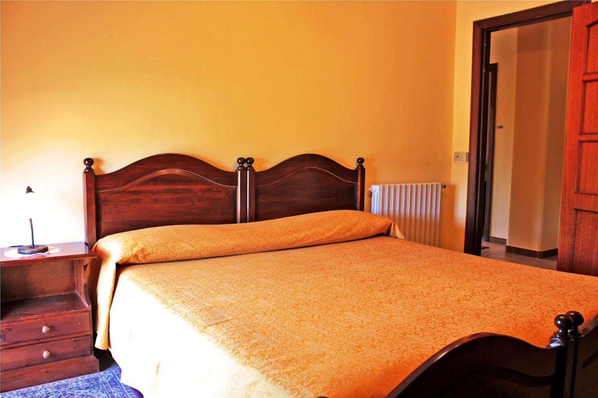 Ai Tre Parchi Bed And Bike Bed & Breakfast Randazzo Exterior photo