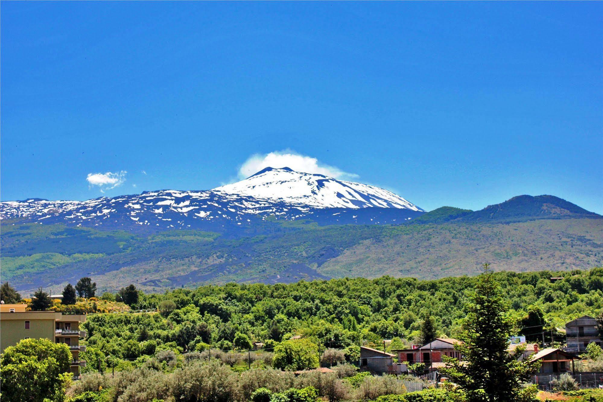 Ai Tre Parchi Bed And Bike Bed & Breakfast Randazzo Exterior photo